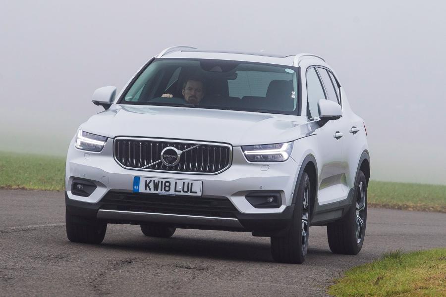  Volvo XC40 T4 Inscription 2018 года  (UK) (фото 8 из 15)